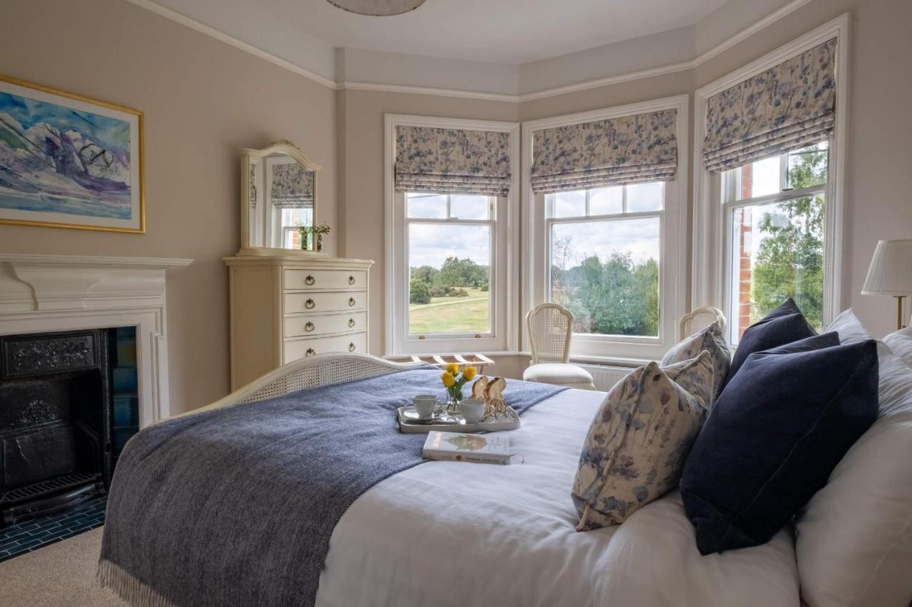 Surrey Lodge Brockenhurst Bagian luar foto
