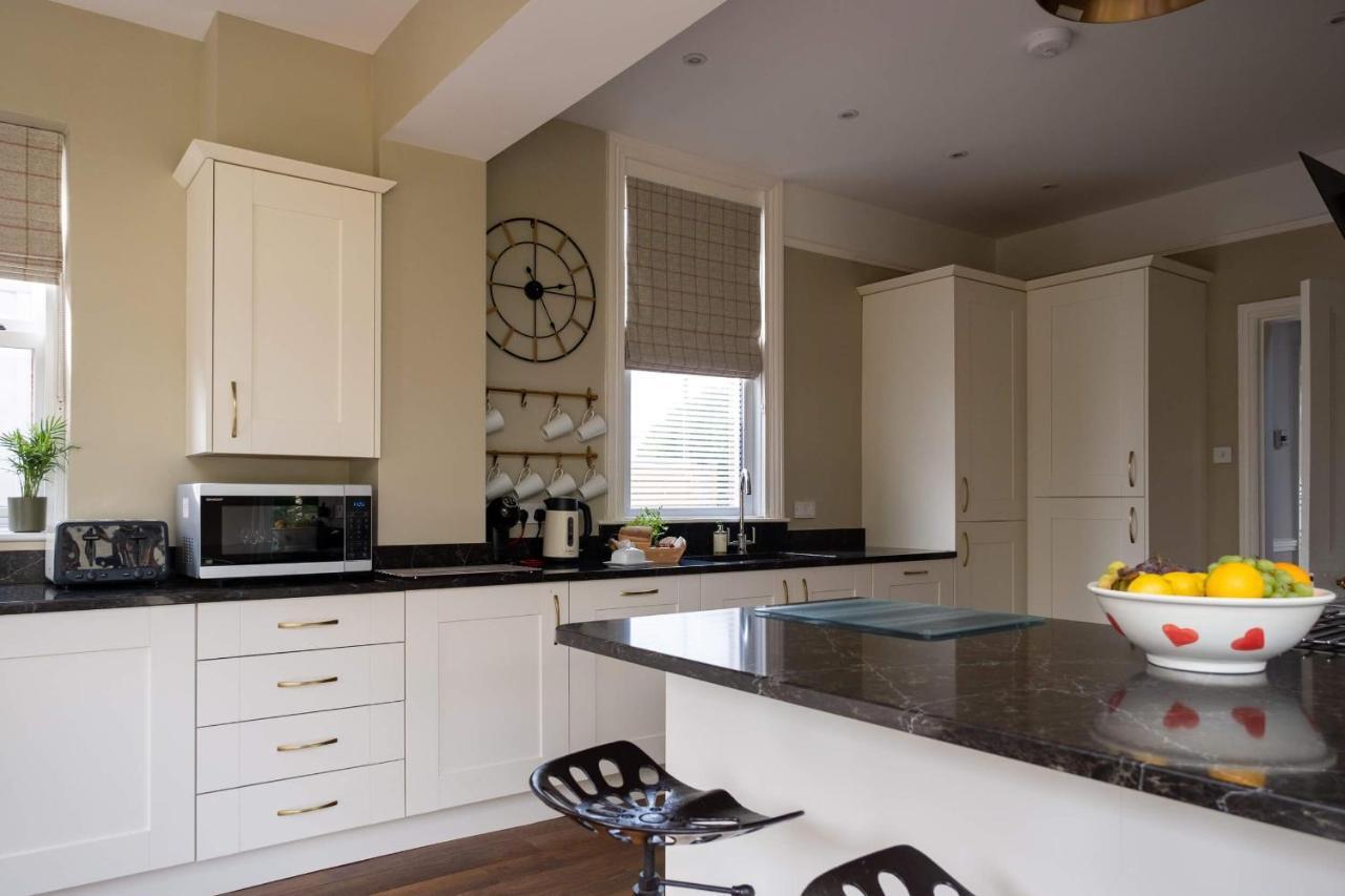 Surrey Lodge Brockenhurst Bagian luar foto