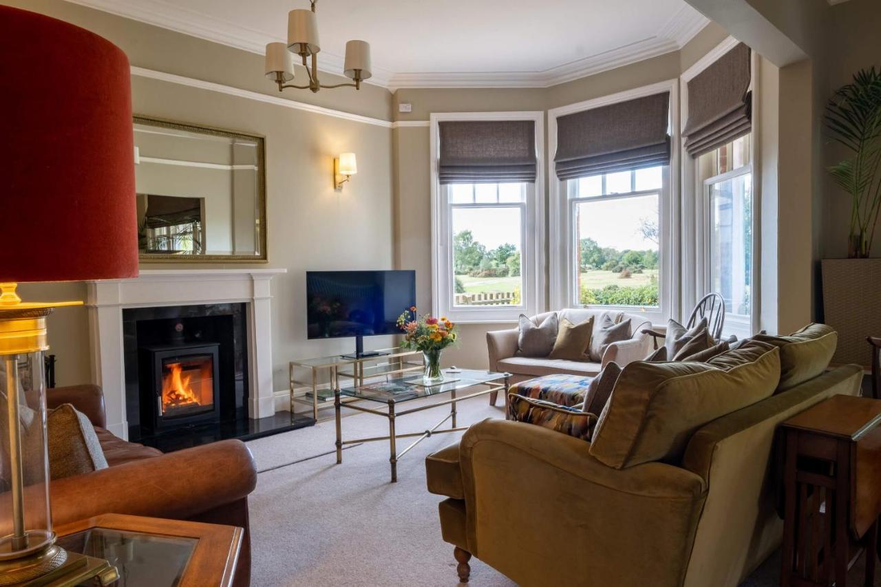 Surrey Lodge Brockenhurst Bagian luar foto