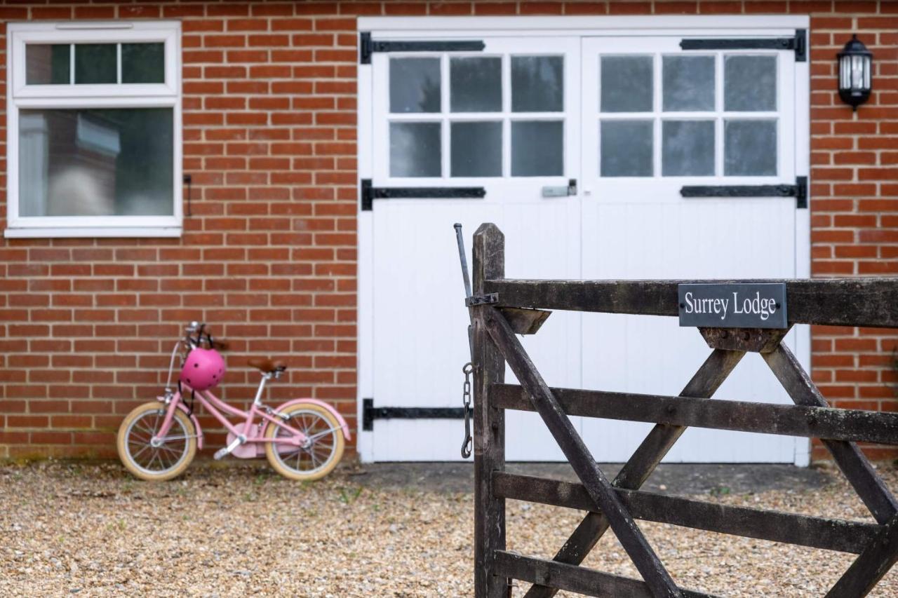 Surrey Lodge Brockenhurst Bagian luar foto