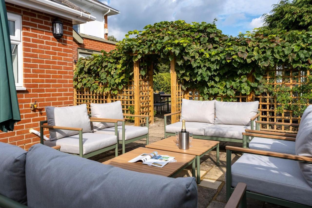 Surrey Lodge Brockenhurst Bagian luar foto