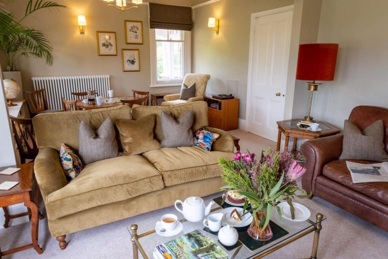 Surrey Lodge Brockenhurst Bagian luar foto