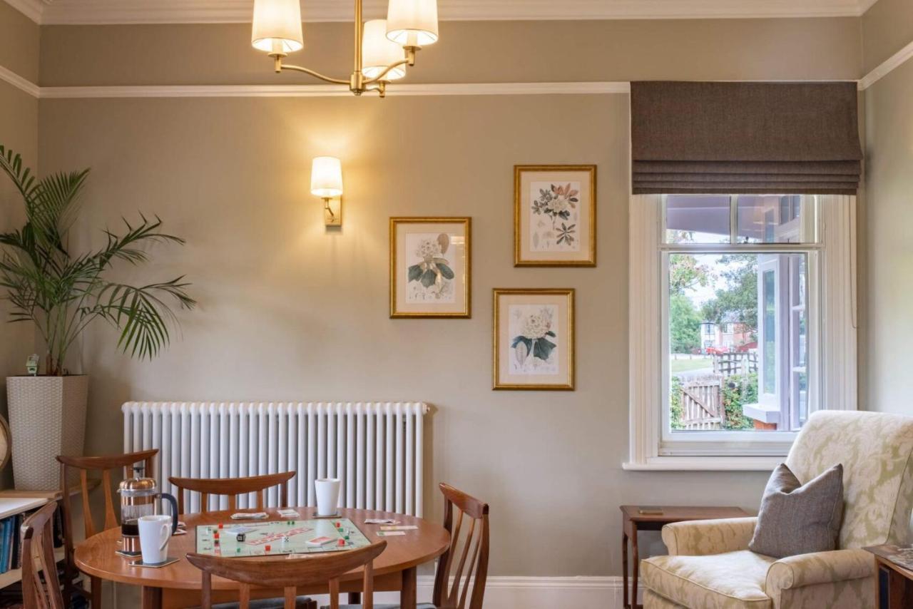 Surrey Lodge Brockenhurst Bagian luar foto
