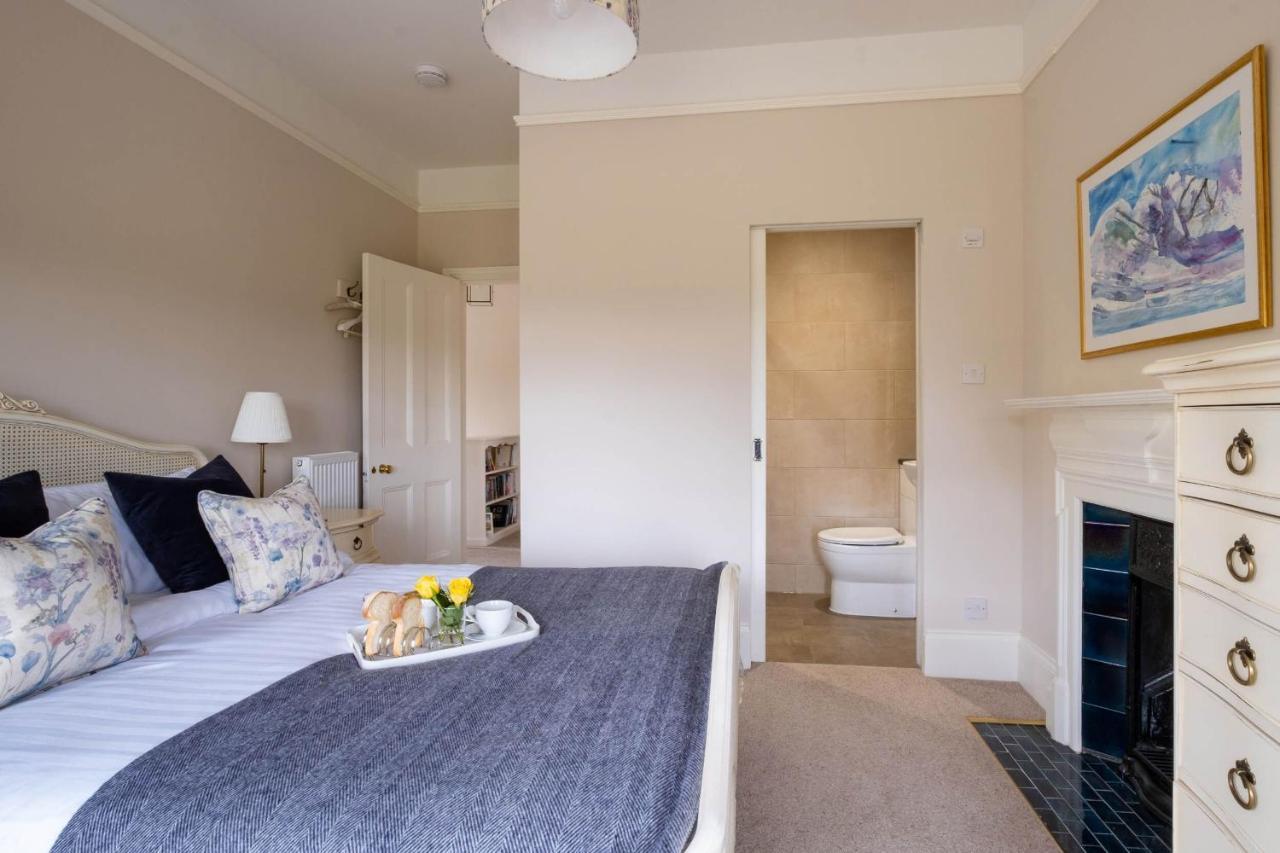Surrey Lodge Brockenhurst Bagian luar foto