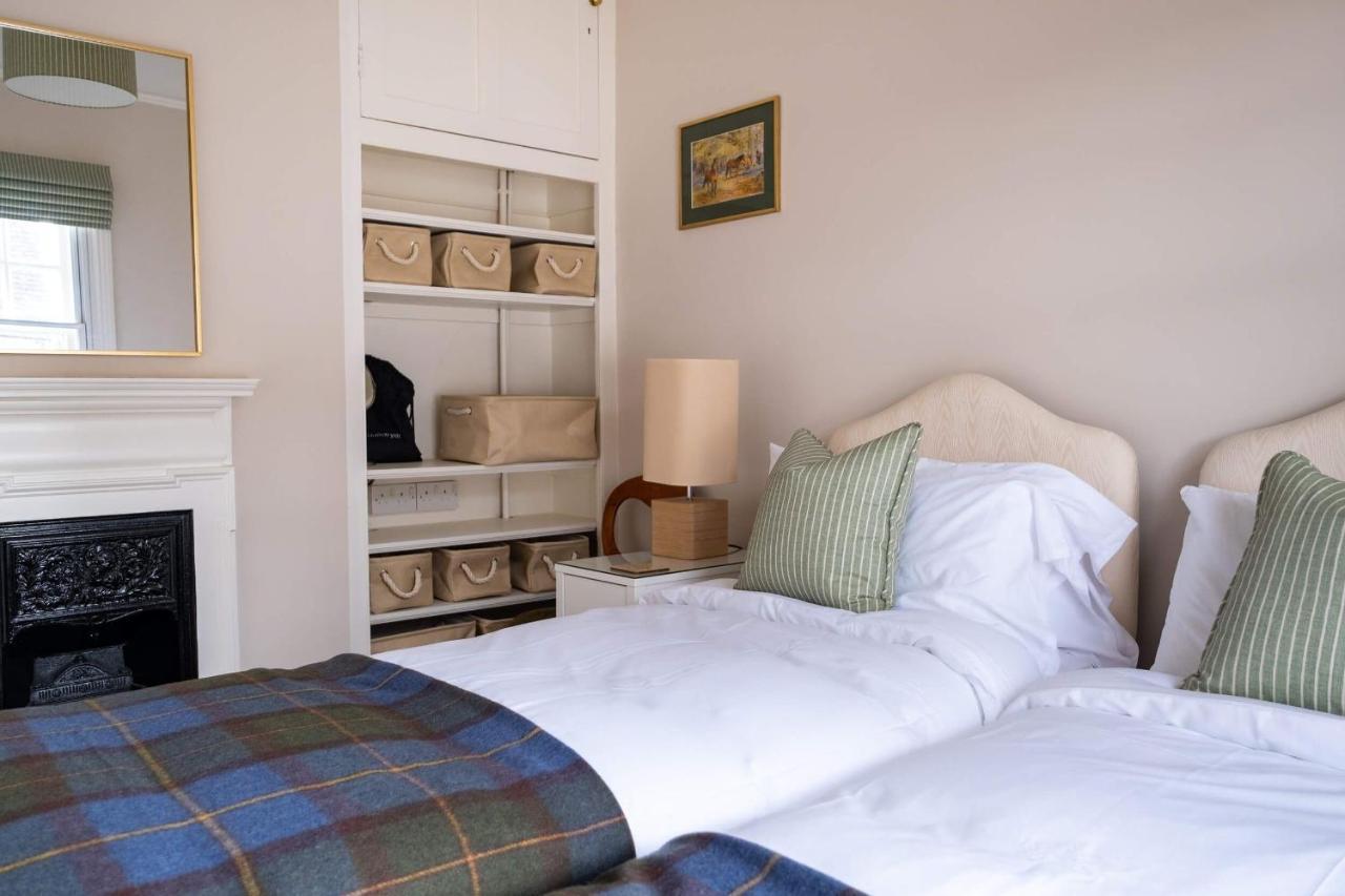 Surrey Lodge Brockenhurst Bagian luar foto