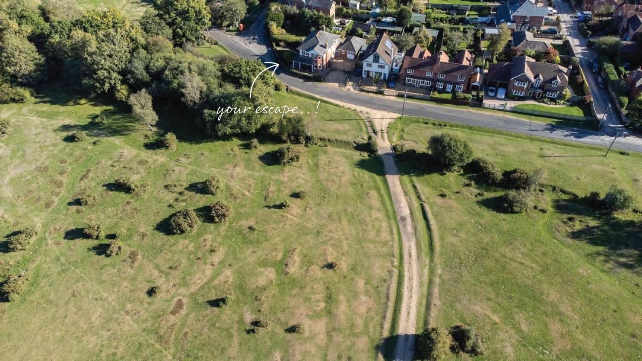 Surrey Lodge Brockenhurst Bagian luar foto